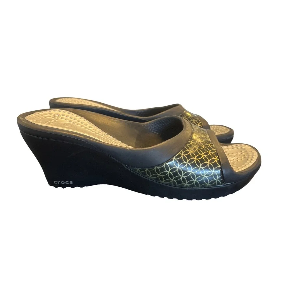 Crocs Wedge Sandals Sassari 7 Black Geometric Pattern Open Toe Slip On